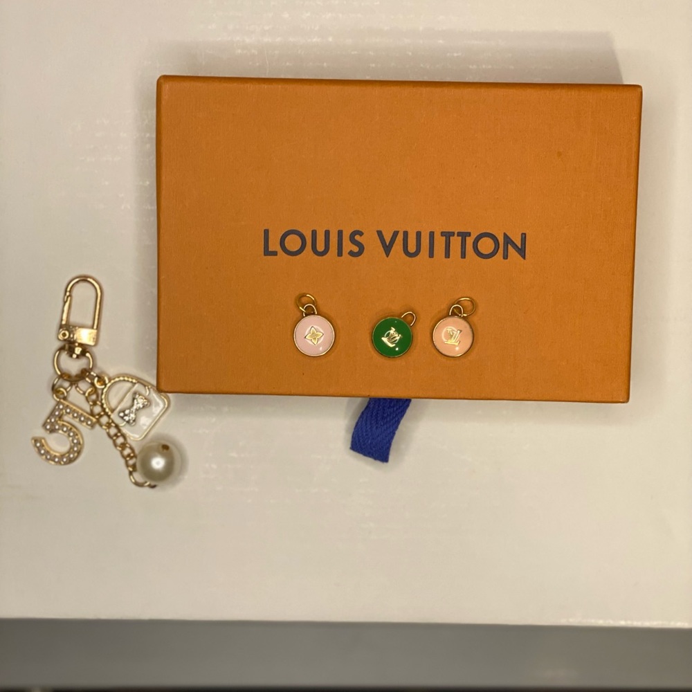 Louis Vuitton LV 3 charms + unbranded charm (flawed)
